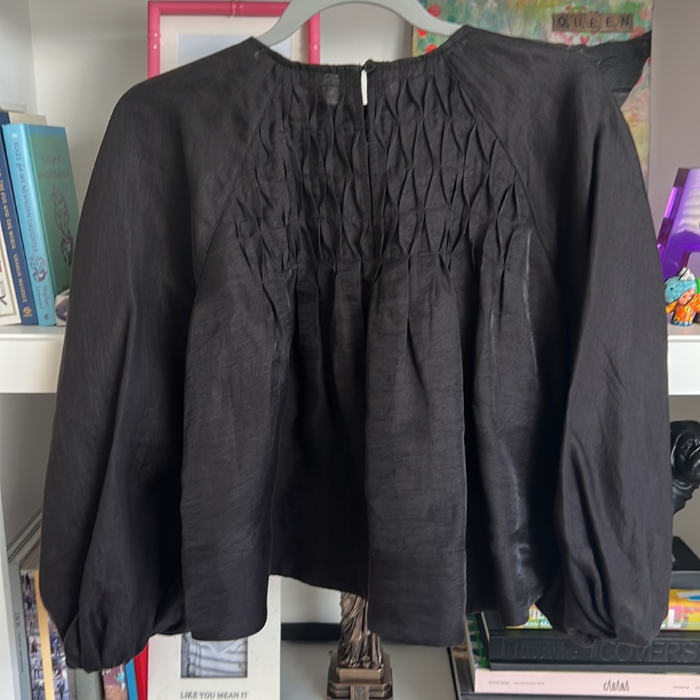 Shona Joy Black Smocked Cropped Balloon-Sleeve Top - Picture 7 of 8